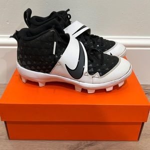 Nike Football Cleats Size 3